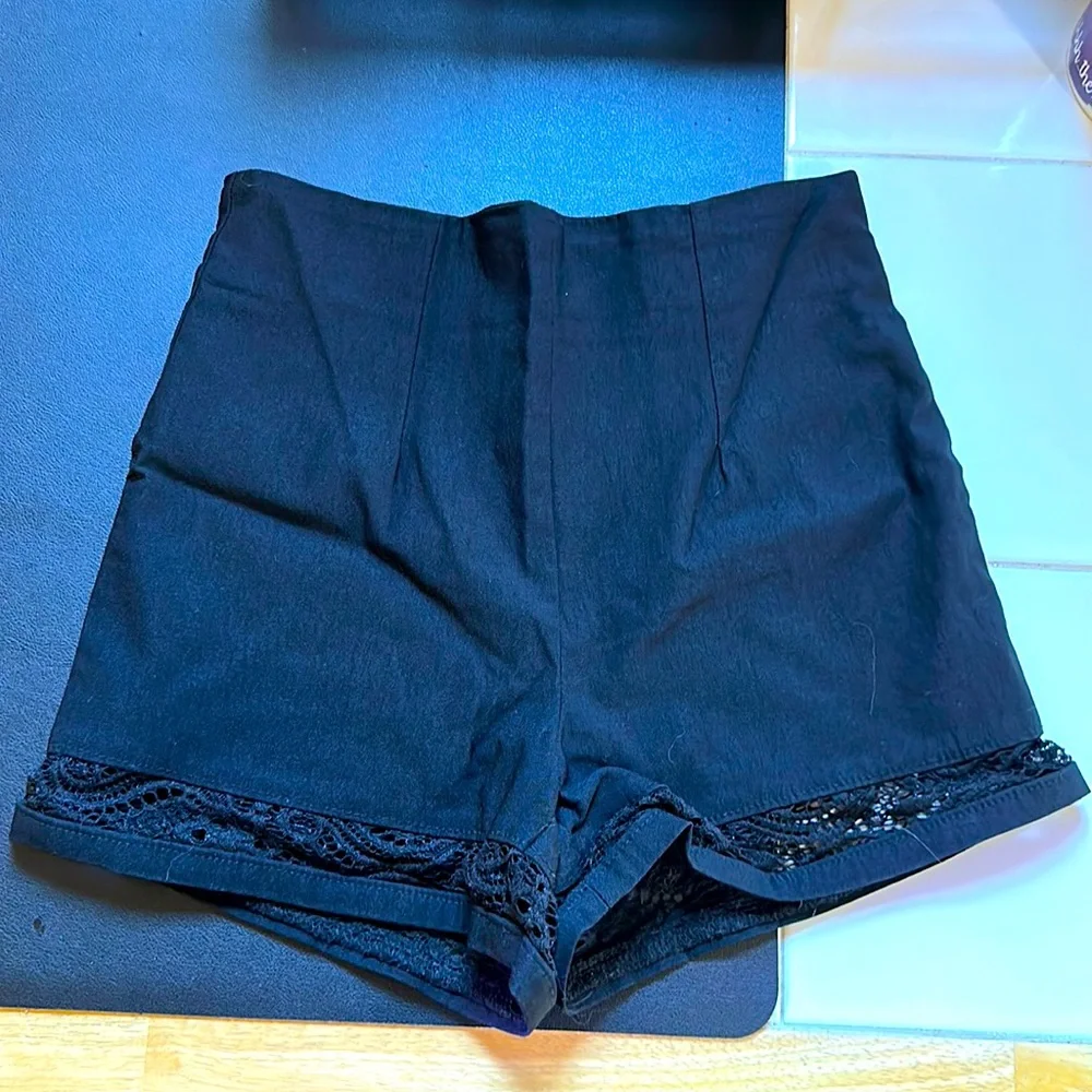 Shorts - Picture 1 of 3